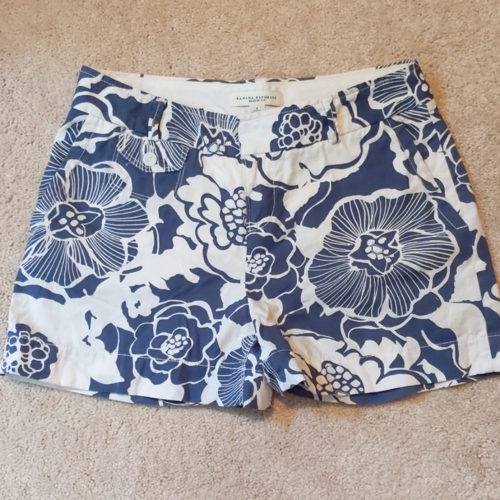 Banana Republic Pattern Shorts Size 4